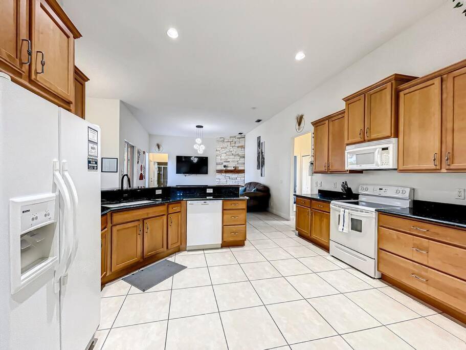Discover Your Oasis: Tropical Haven In Central Psl Port St. Lucie Exteriör bild